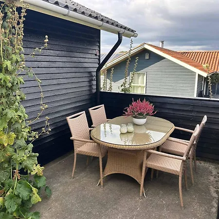 Vacation In Sandvig - Sea & Lighthouse Views Feriehus *