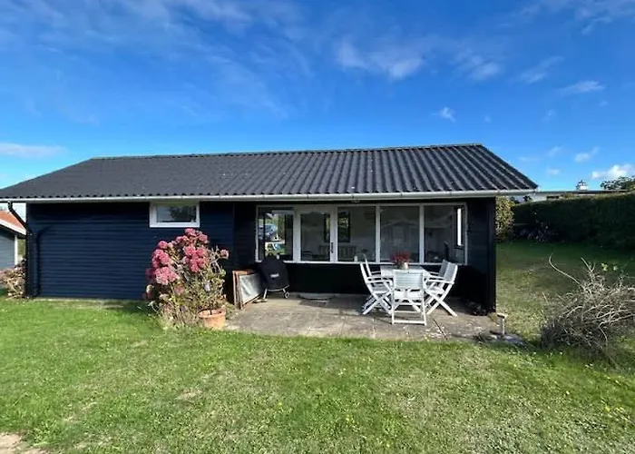 Vacation In Sandvig - Sea & Lighthouse Views Feriehus *