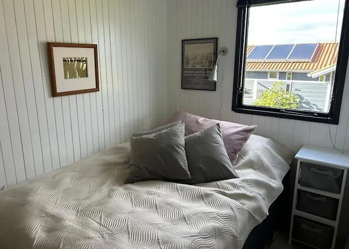 Vacation In Sandvig - Sea & Lighthouse Views Feriehus